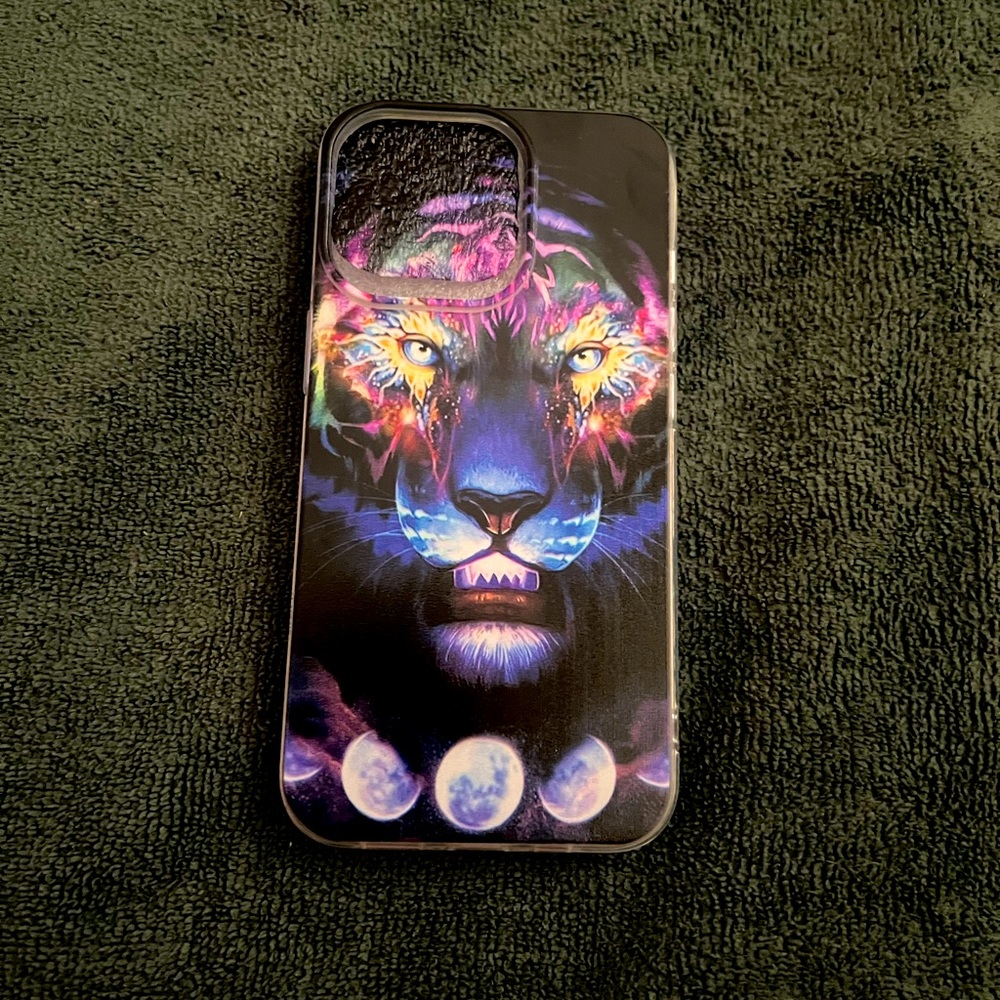 New Lion Face iPhone 13Pro protective case, nice colors.